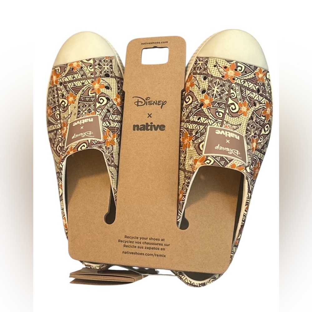 NATIVE / Disney /Moana Women’s Slip-on Rubber Shoes M7 / W9 new with labels